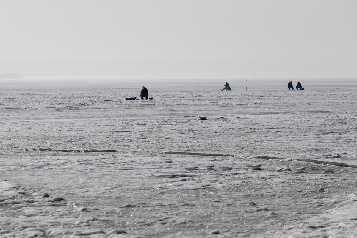 Ходят по тонкому льду: ради какой рыбы челябинцы рискуют жизнью*1