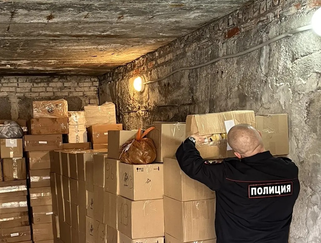 Многомиллионный схрон сомнительных табака и алкоголя накрыли на Южном Урале*1