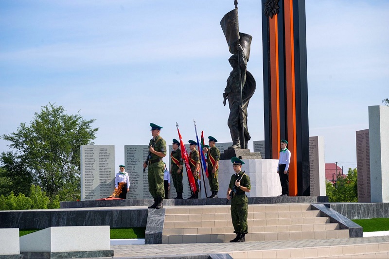 В Варне зажгли Вечный огонь возле пятиметрового памятника Солдату-победителю*1