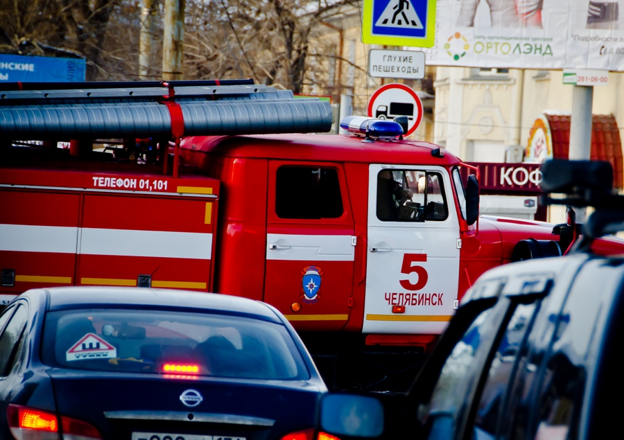 Мужчину увезли в больницу после пожара в гостинице Челябинска