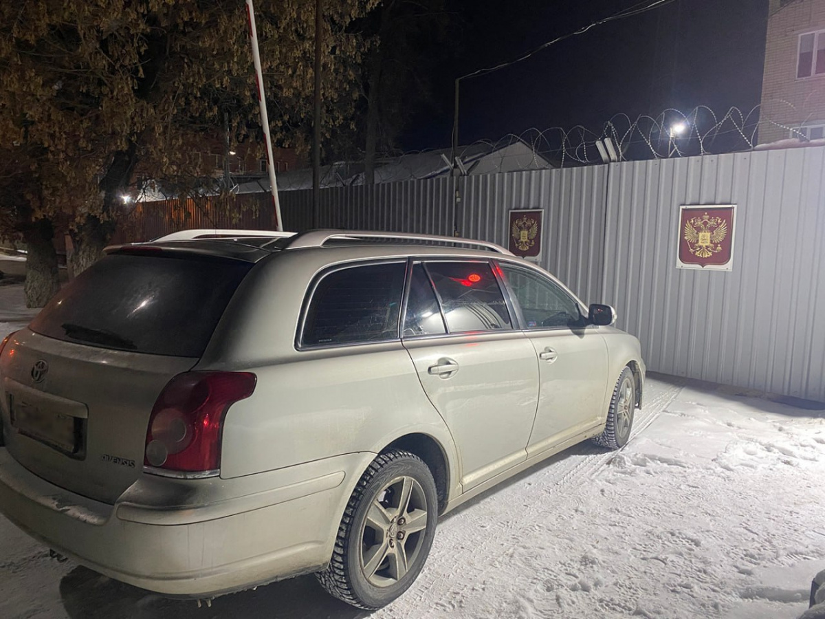 Пропавшую под Челябинском «Тойоту» нашли со спящим в салоне угонщиком*1