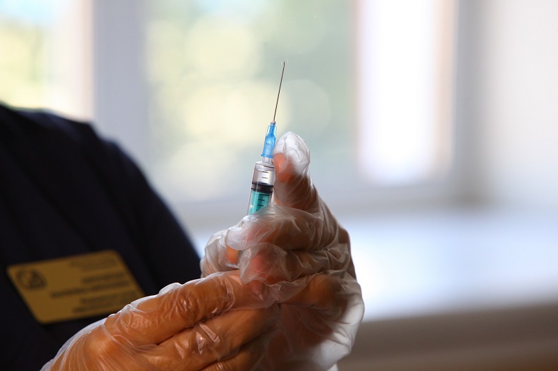 Южноуральцы могут поставить прививку в ТРК перед нерабочими днями