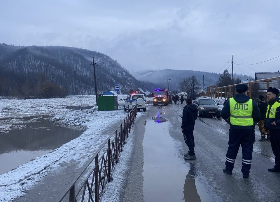 Паводок в Челябинской области привел к временному закрытию выезда в Миньяр*