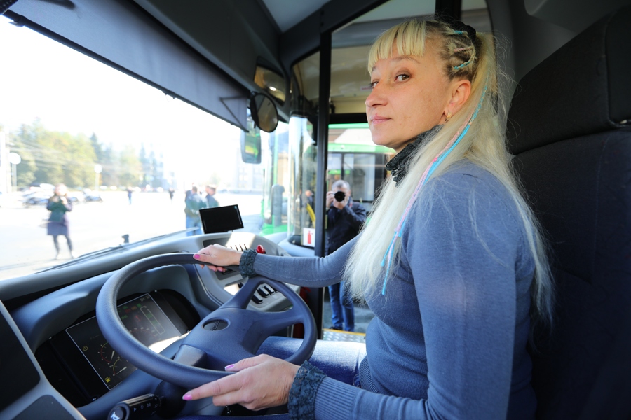 Водителям новых автобусов в Челябинске предложили зарплату от 45 тысяч