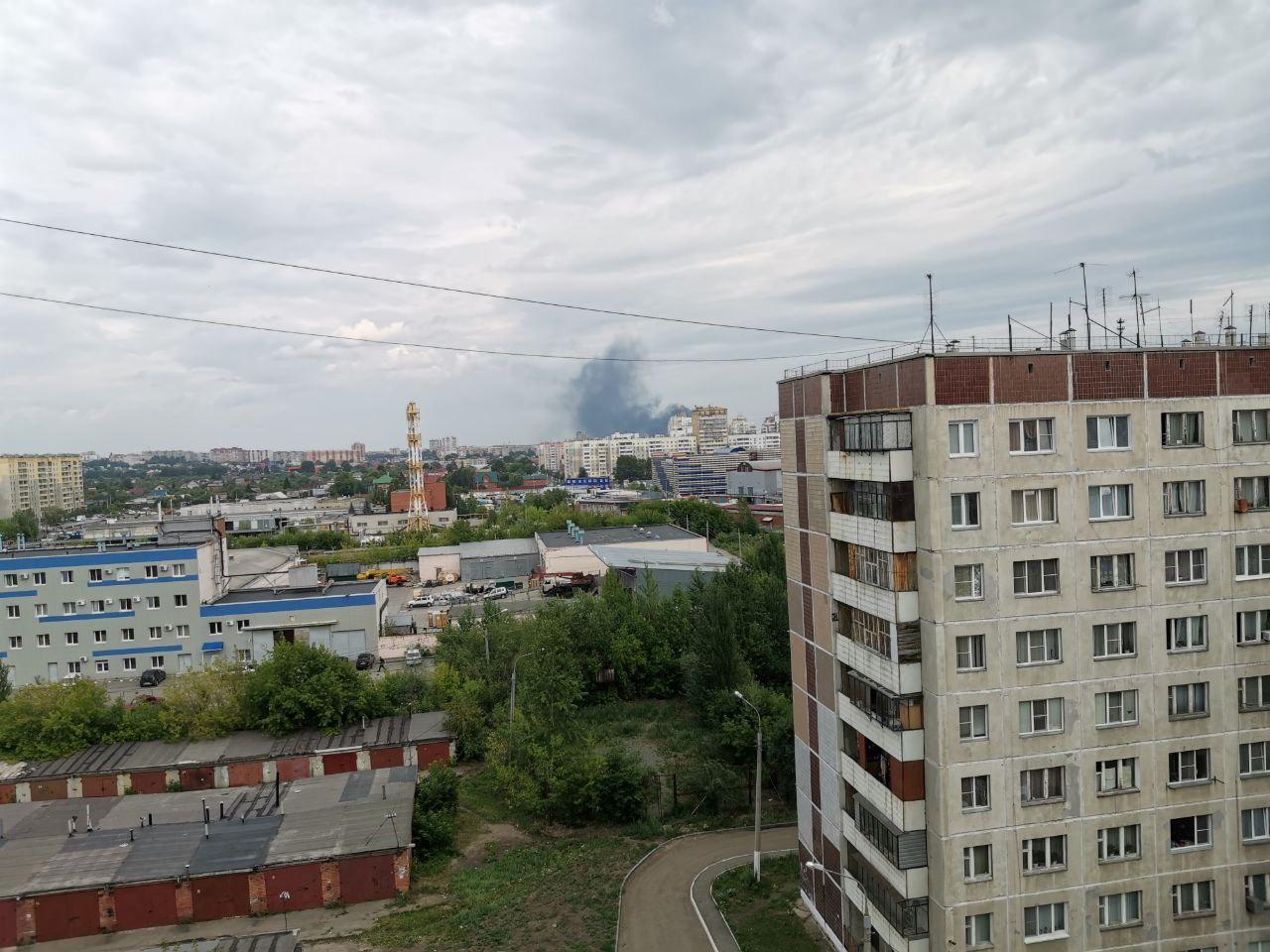 В центре Челябинска горит недострой возле Миасса