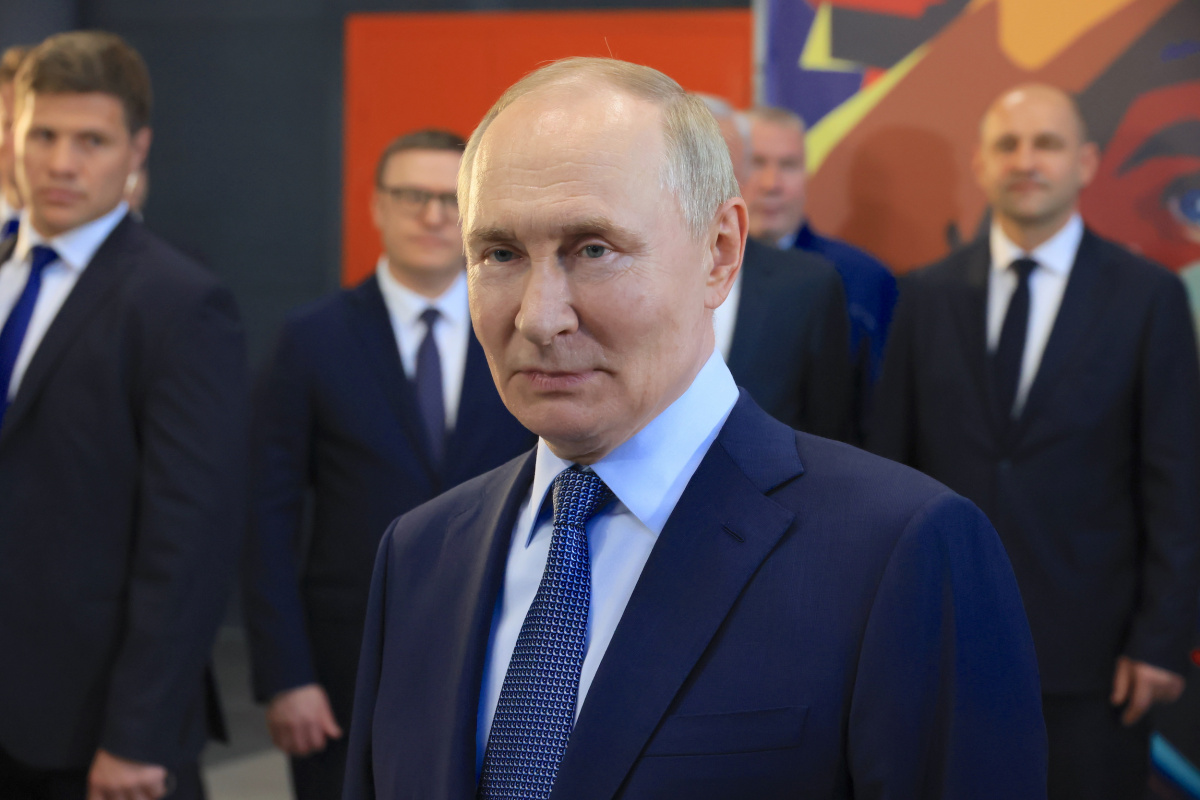Владимир Путин написал сообщения участникам детского экофорума в Челябинске*
