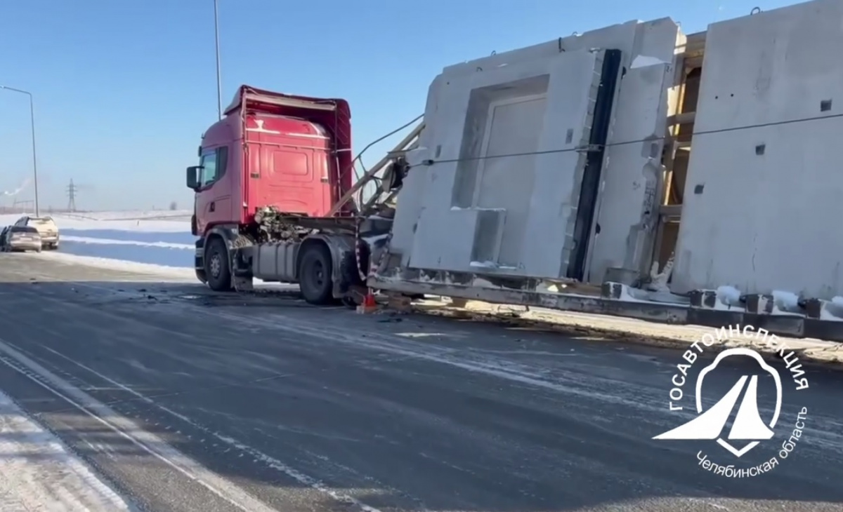 Водитель иномарки погиб в лобовом ДТП с грузовиком в Челябинской области*