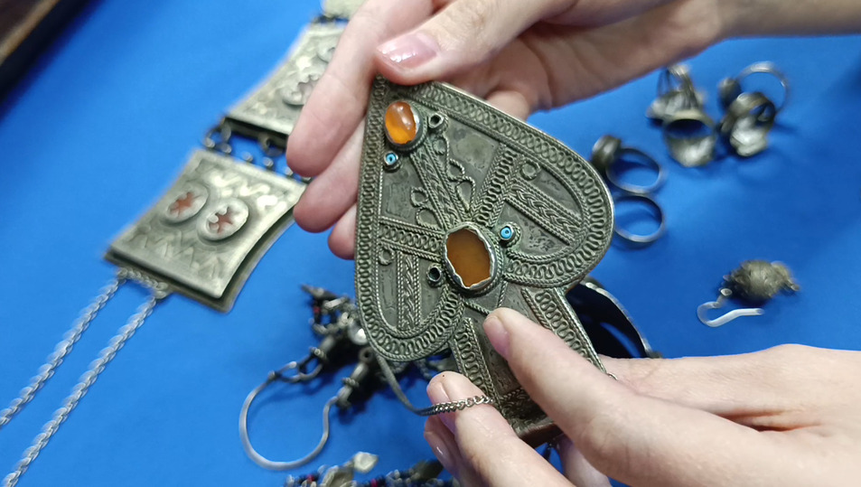 Культурный антрополог показала челябинцам старинный укияк*