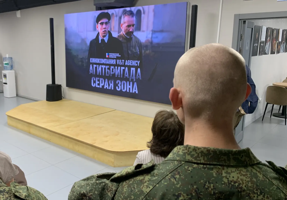 Челябинцам показали фильм об агитбригадах ВОВ: зрители поспорили с режиссером *