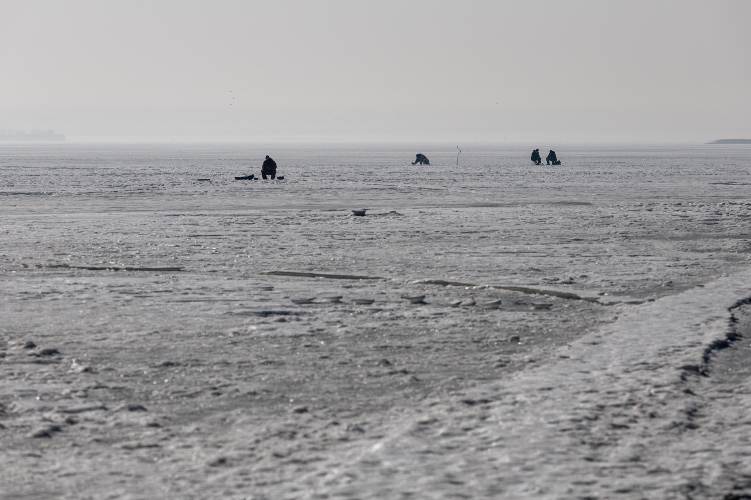 Ходят по тонкому льду: ради какой рыбы челябинцы рискуют жизнью