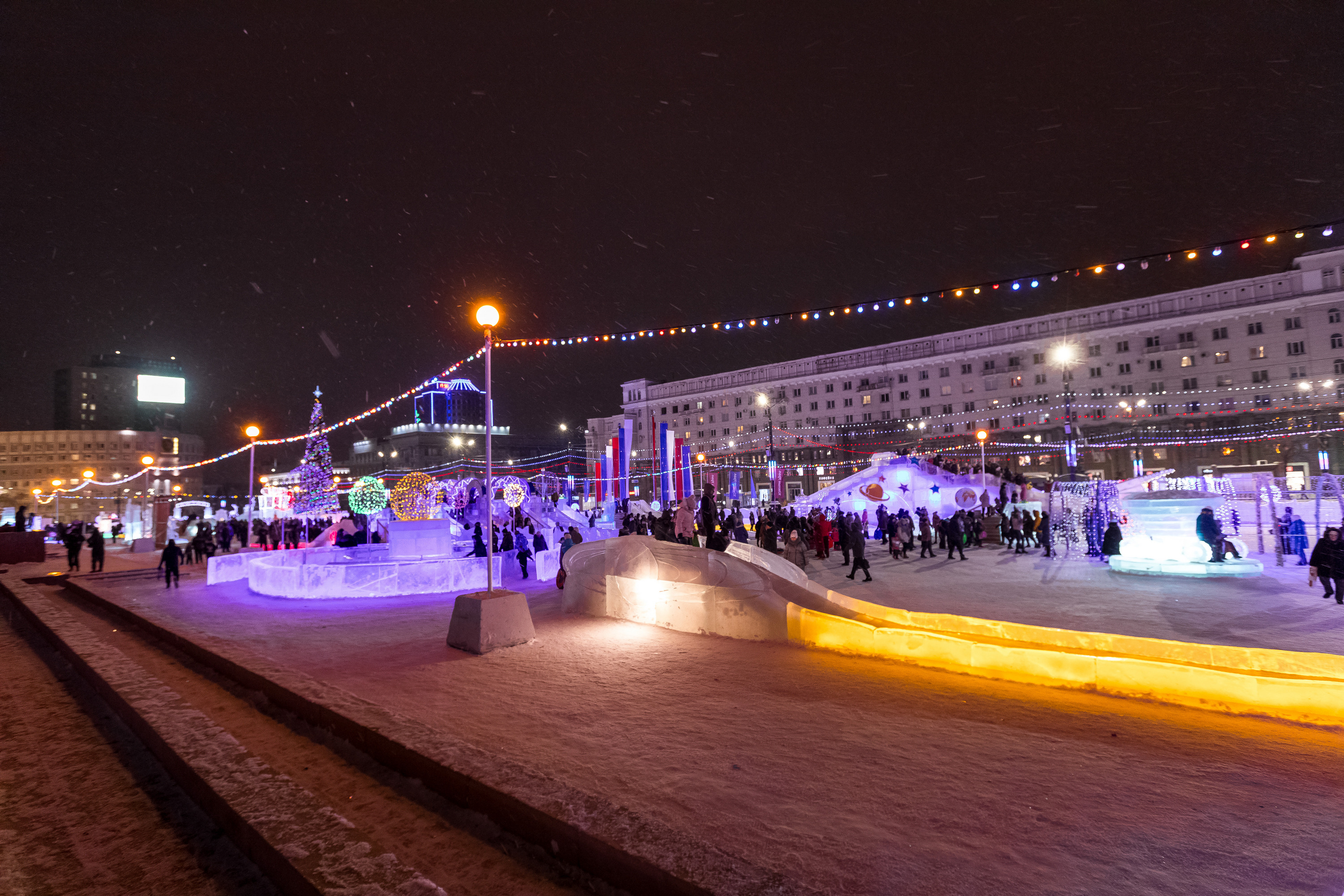 Главный ледовый городок Челябинска закрыли из-за потепления