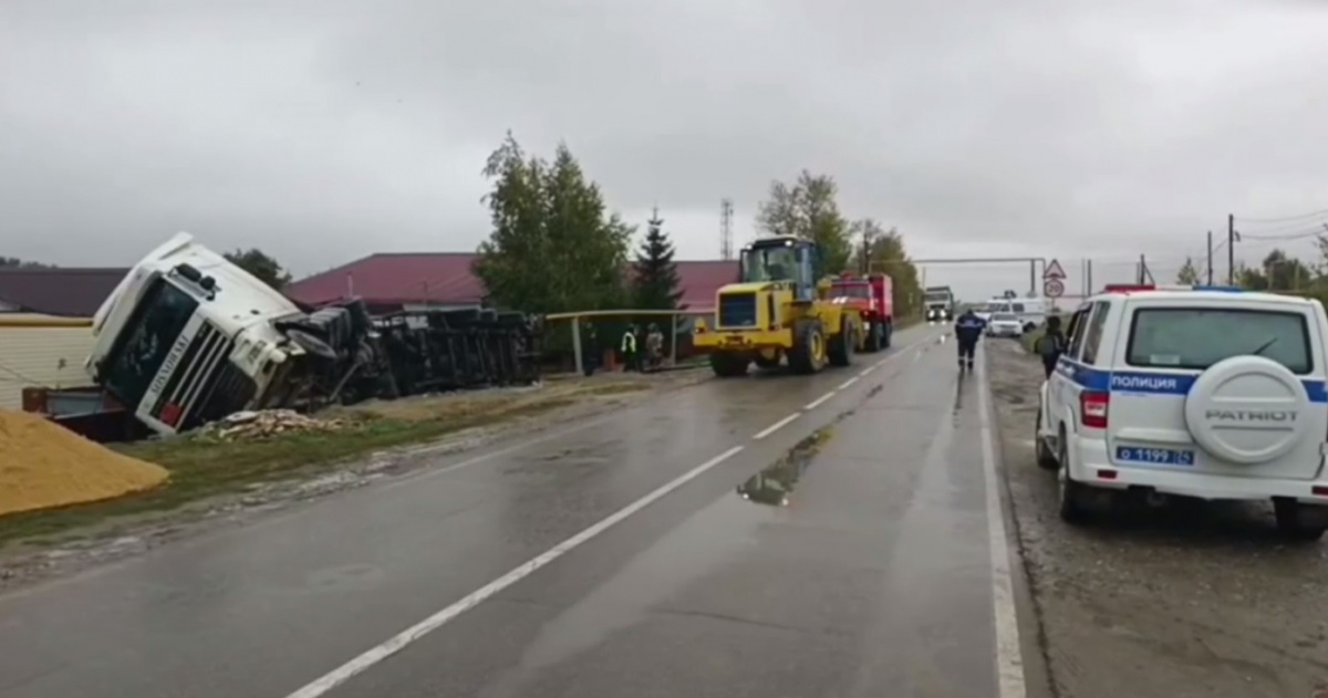 Пьяный водитель опрокинулся возле жилого дома в Челябинской области*