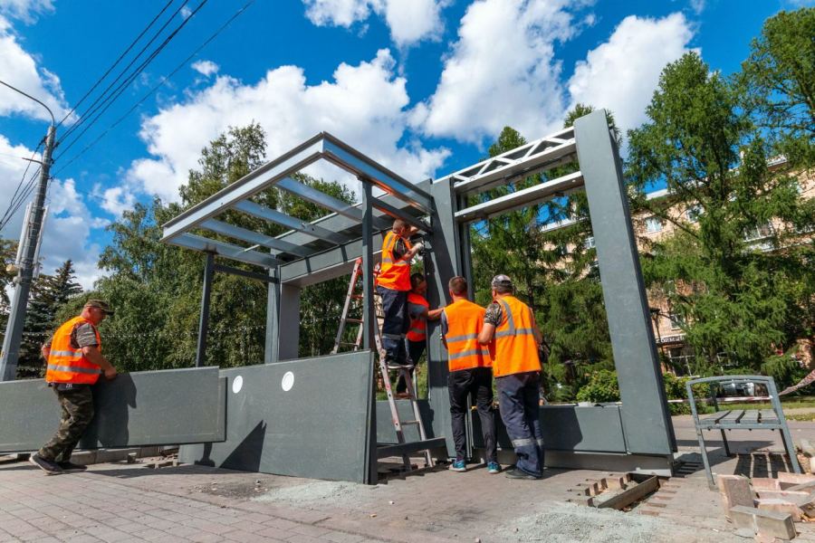 Прокуратура наказала виновных в падении остановки на ребенка в Челябинске*1