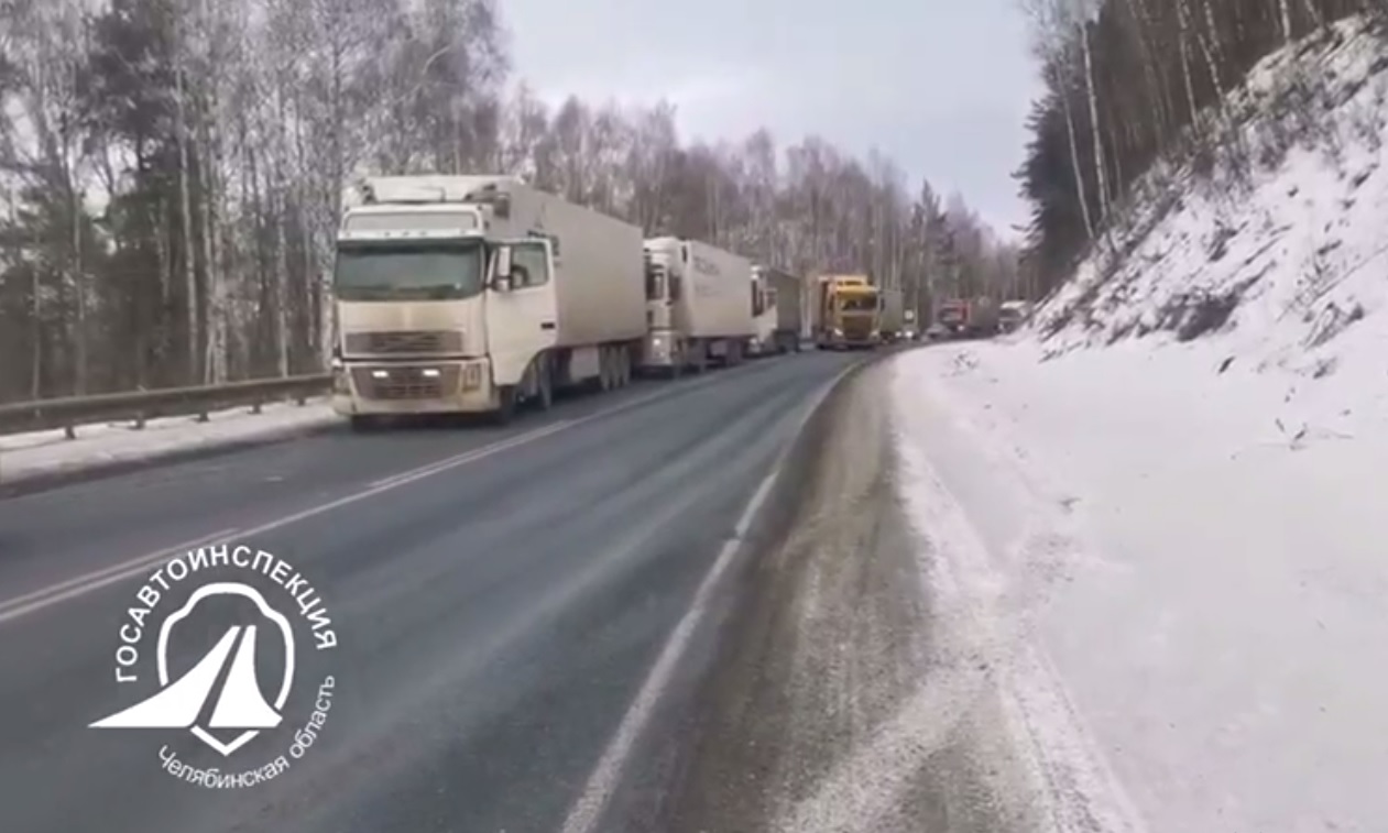 Три грузовика столкнулись на трассе М5 в Челябинской области*