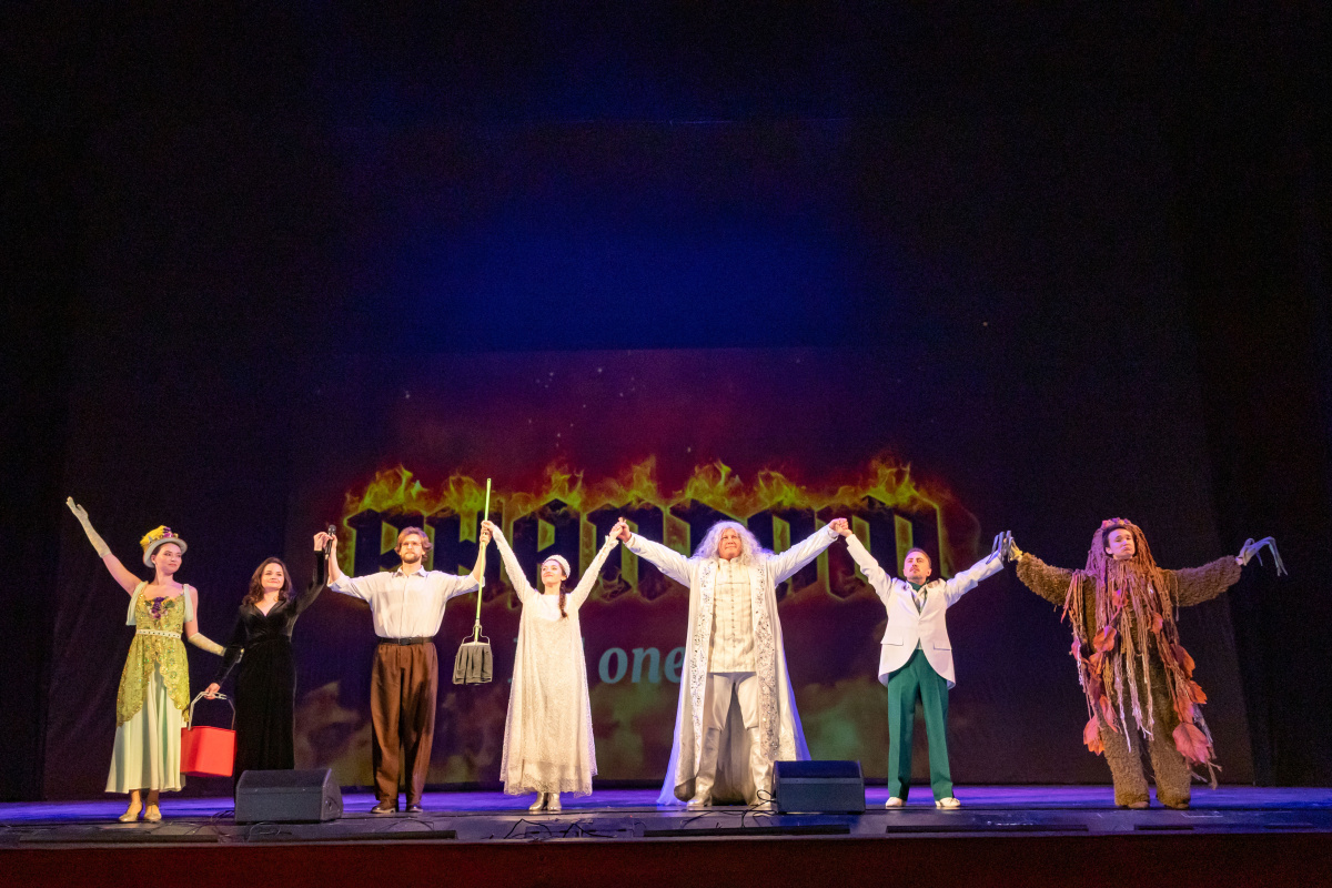 Праздничный капустник провели в Челябинском театре оперы и балета *