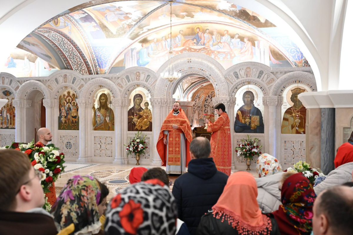 Губернатор Алексей Текслер поздравил с объединяющим праздником Пасхи*1