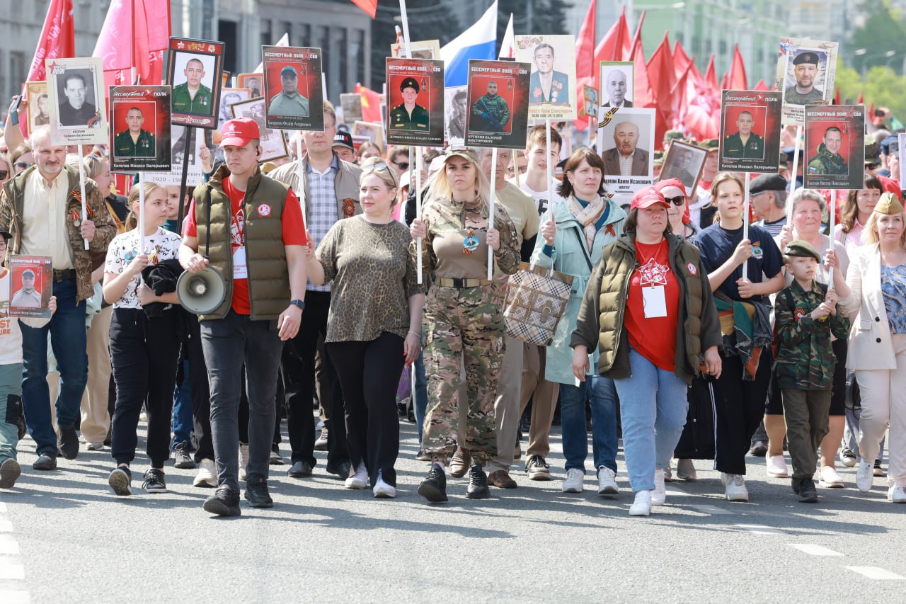 Спустя годы по Челябинску вновь прошел «Бессмертный полк»