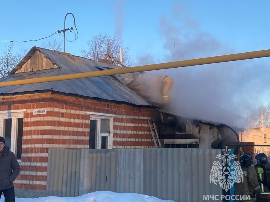Женщина погибла при пожаре в частном доме в Челябинской области