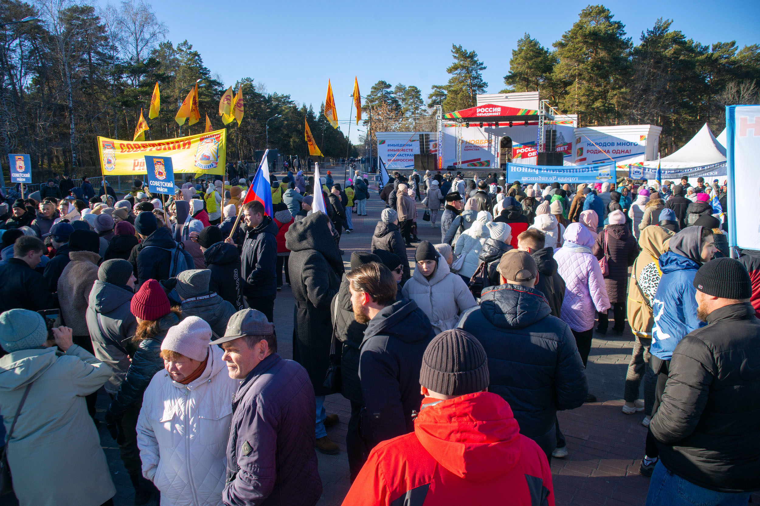 Народными гуляниями отпраздновали День народного единства в Челябинске