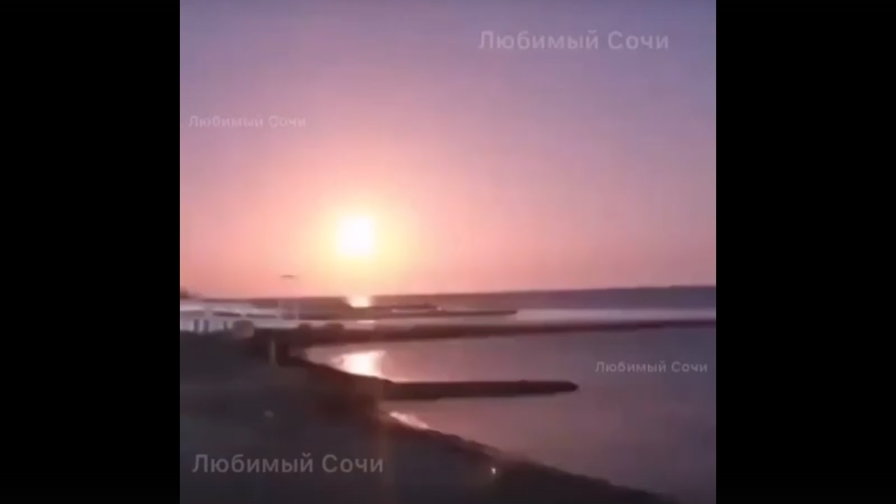 Туристы засняли на видео горящий космический болид