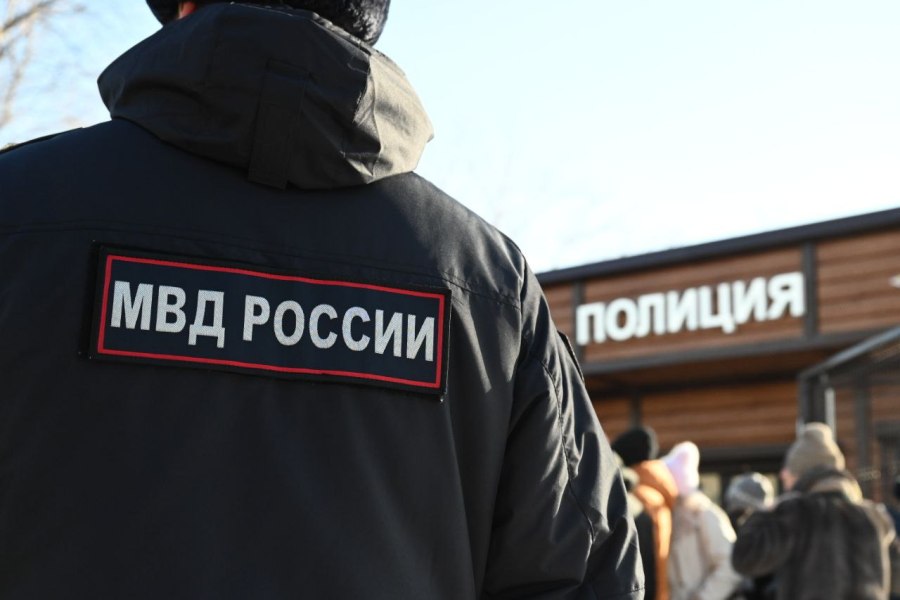Челябинский полицейский вынес четырех человек из горящего общежития