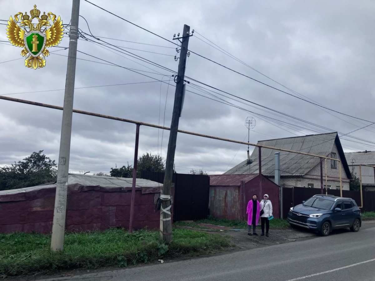 Прокуратура помогла убрать опасный столб с челябинской улицы*