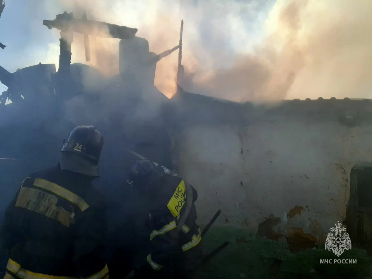 В Магнитогорске семья оказалась в огненном капкане*