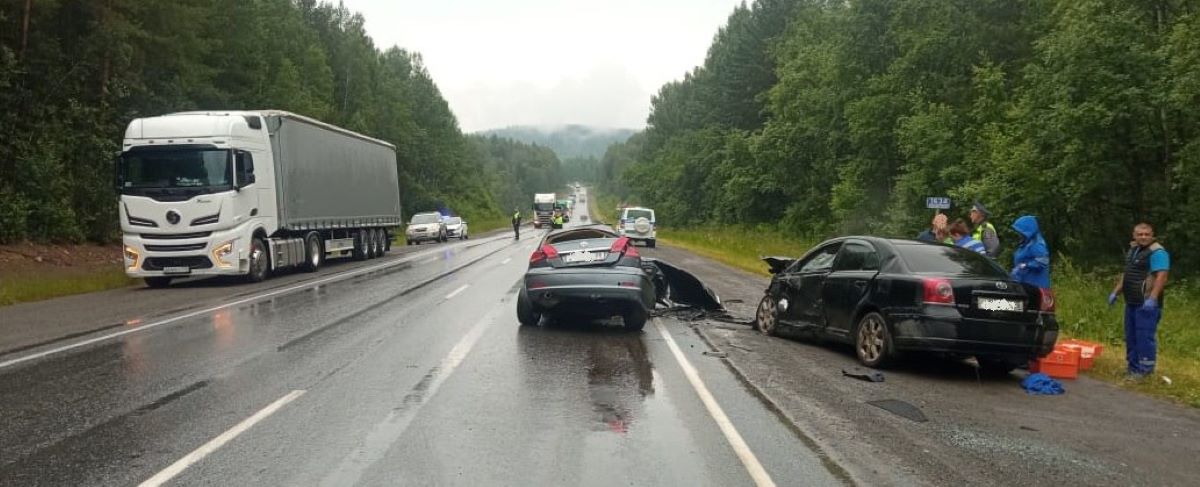 Мужчина погиб в лобовом ДТП под дождем в Челябинской области*