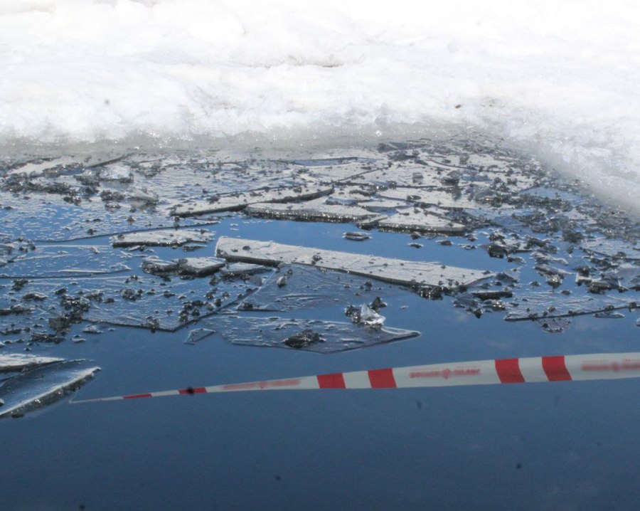 Двух школьниц спасли со льда на реке Урал в Магнитогорске