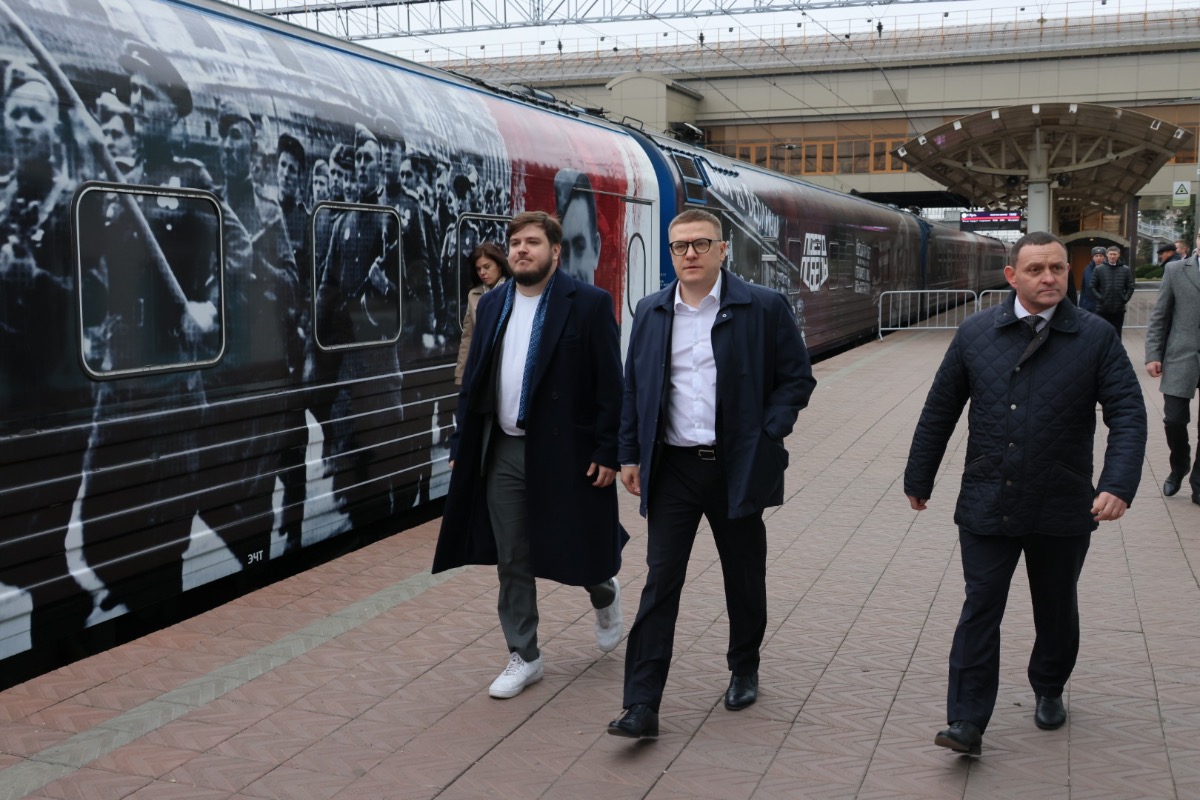 Поезд Победы сделал остановку на вокзале Челябинска*1