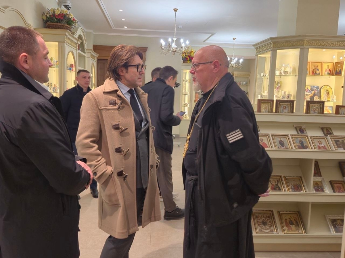 Андрей Малахов пришёл на вечернюю службу в челябинский собор*