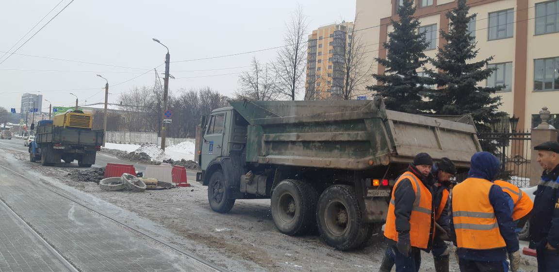 В Челябинске из-за коммунальной аварии перекрыли центральную улицу