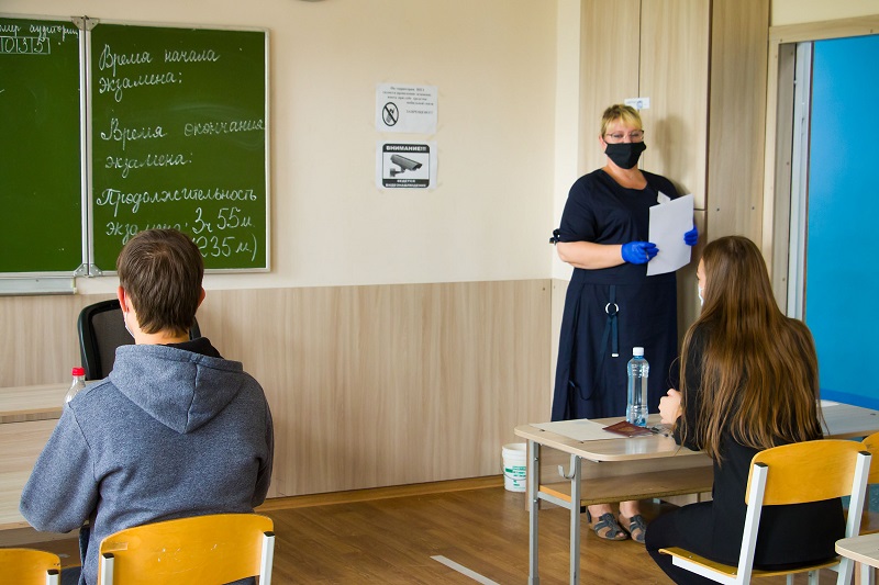 В Челябинской области школьника удалили с ЕГЭ из-за шпаргалок*1