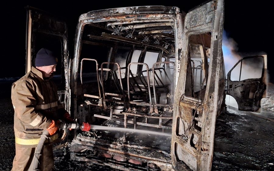 Шесть пассажиров спасли из горящего автобуса в Челябинской области*