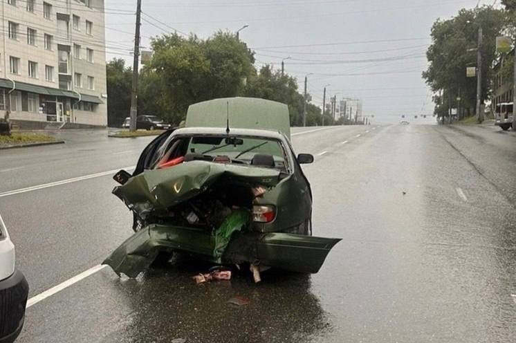 В Челябинске после ДТП погиб пассажир отечественного автомобиля*