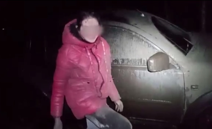 Семья с младенцем застряла на лесной дороге в Челябинской области