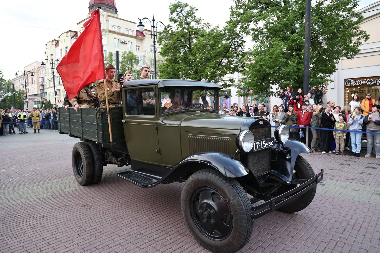 Челябинцы воспроизвели отправку добровольцев-танкистов на фронт ВОВ