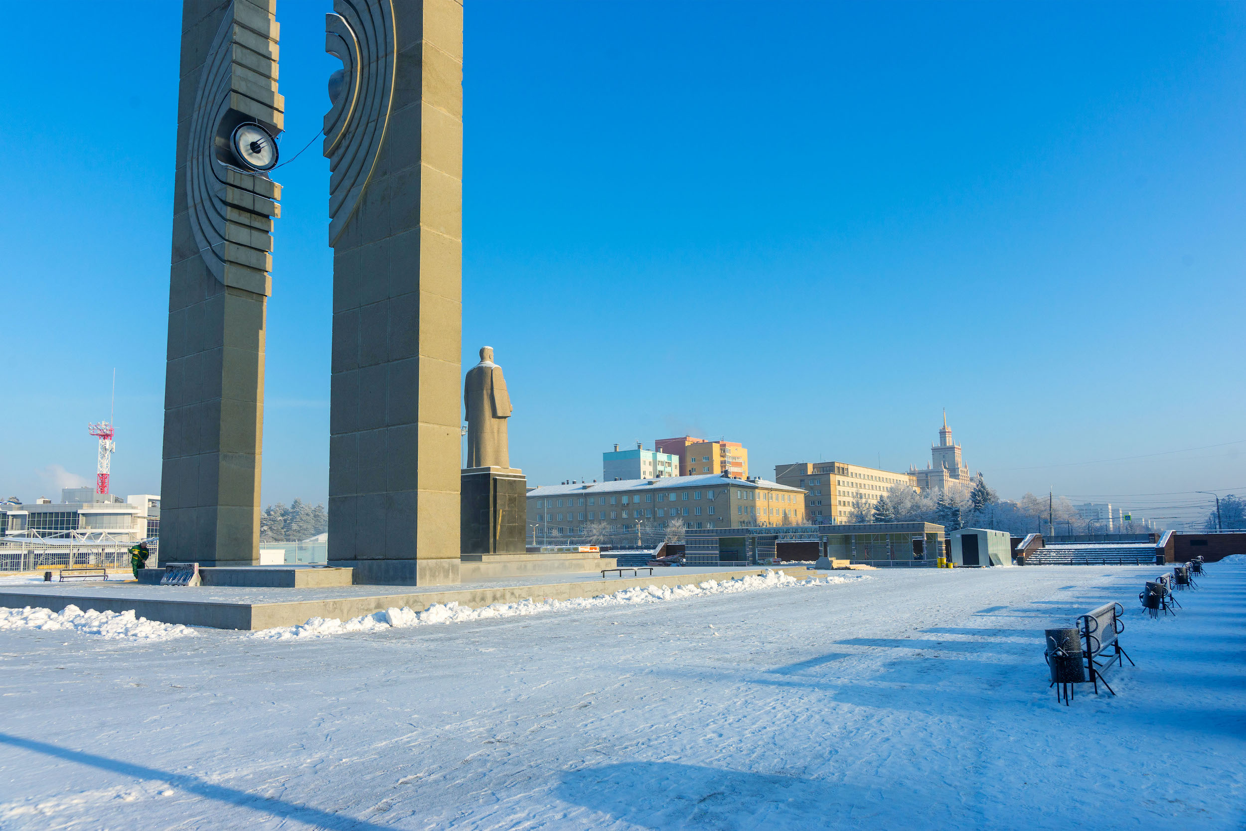 Скандальные павильоны уберут от памятника Курчатову в Челябинске