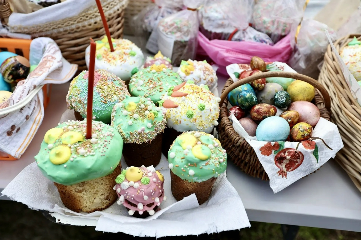 Парад куличей: какую снедь челябинцы принесли в храмы для освящения*