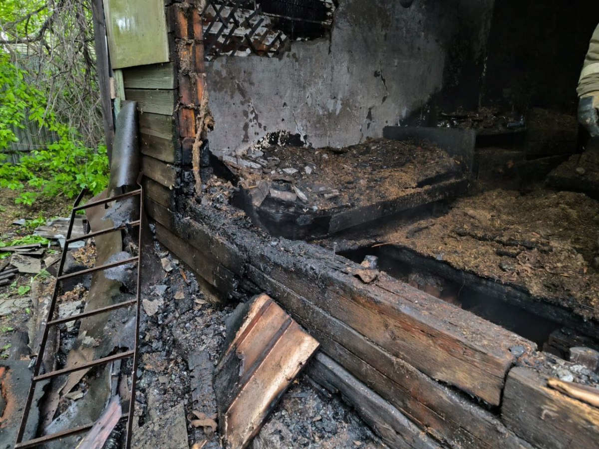 Два человека сгорели вместе с домом под Челябинском*