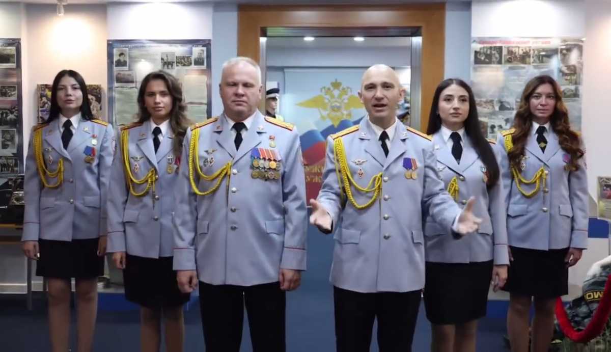 Южноуральские полицейские перепели известную песню Дениса Майданова*