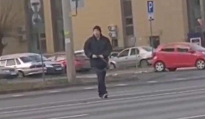Мужчина с кнутом атаковал автомобили на проспекте в Челябинске