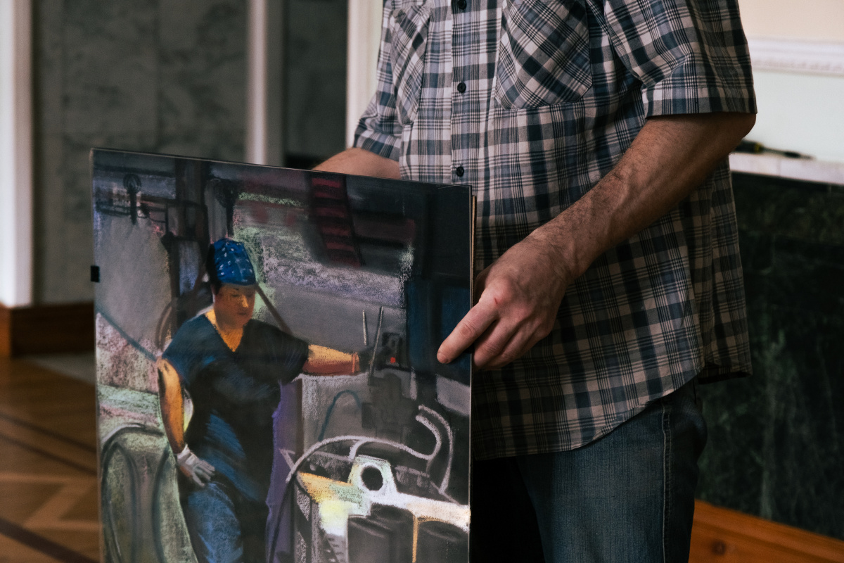 В челябинском Молодёжном театре пройдет выставка о заводах*