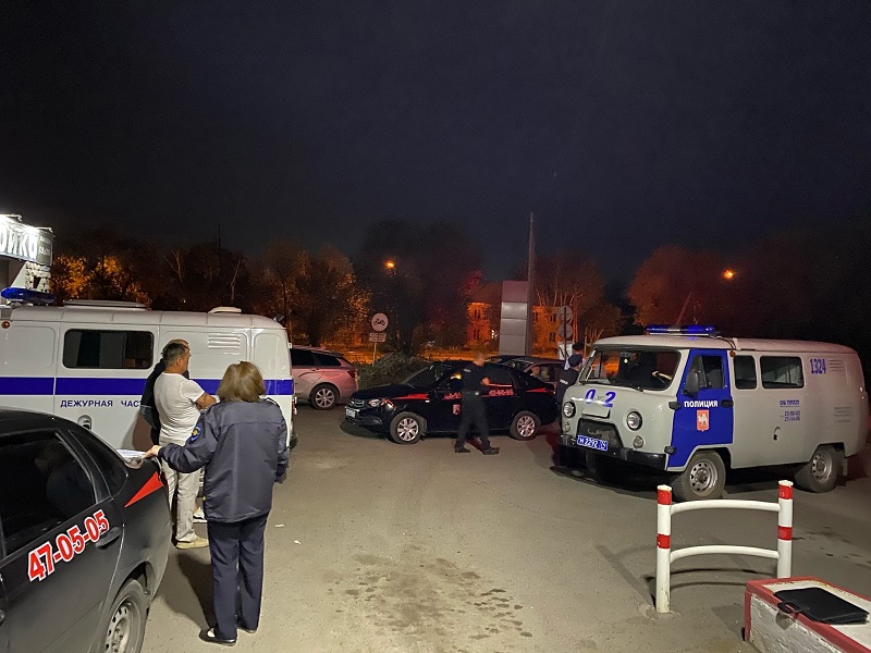 В Магнитогорске неизвестный порезал заправщика и вынес деньги из кассы АЗС