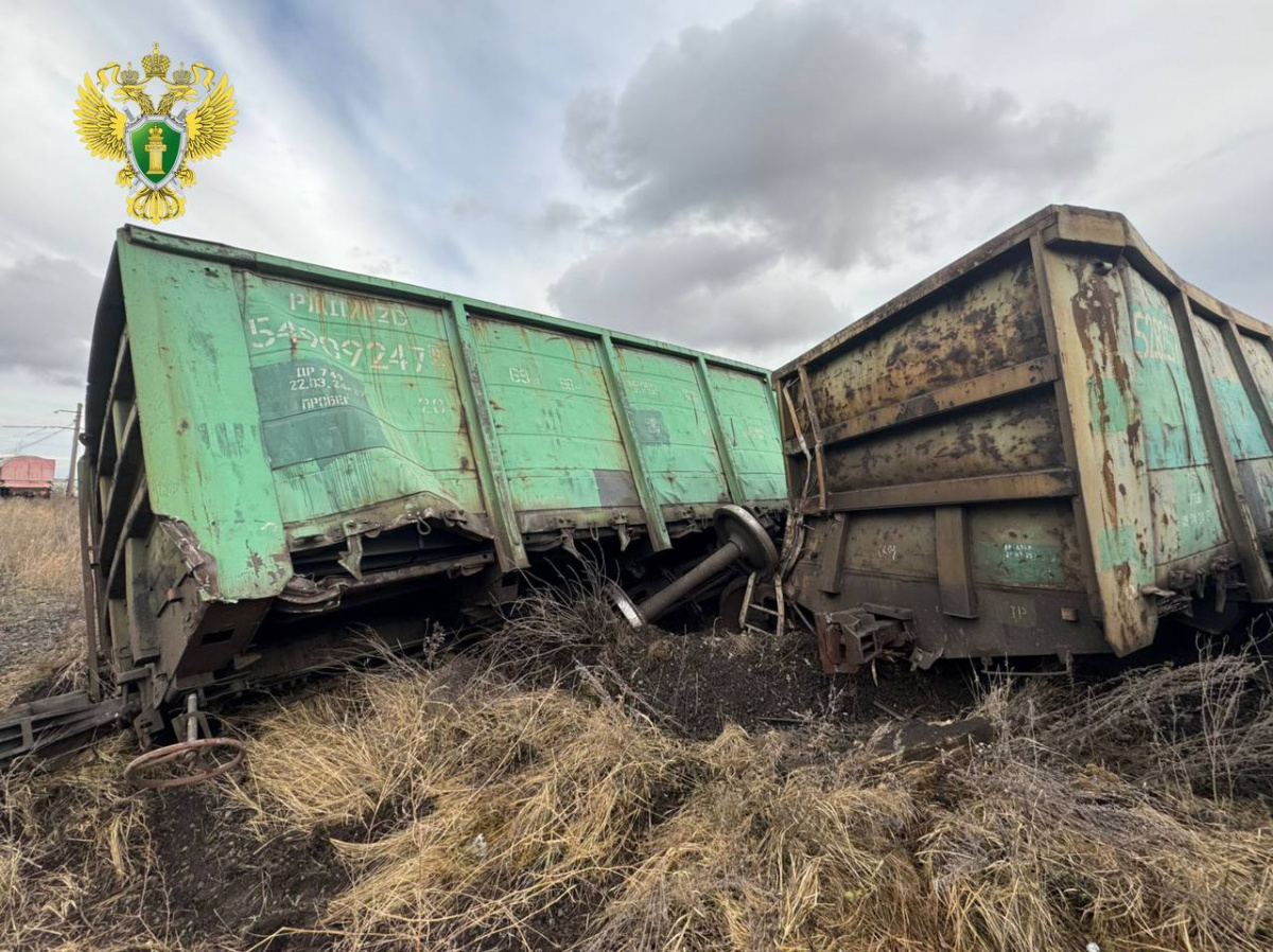 В СК назвали возможные причины схода 19 вагонов в Челябинске*