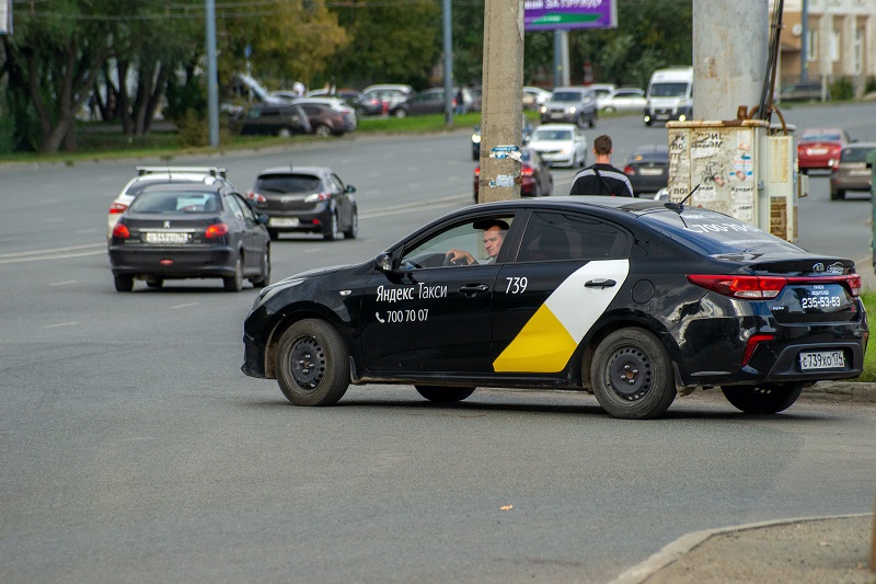 В Челябинске таксисты взвинтили цены из-за наступившей непогоды