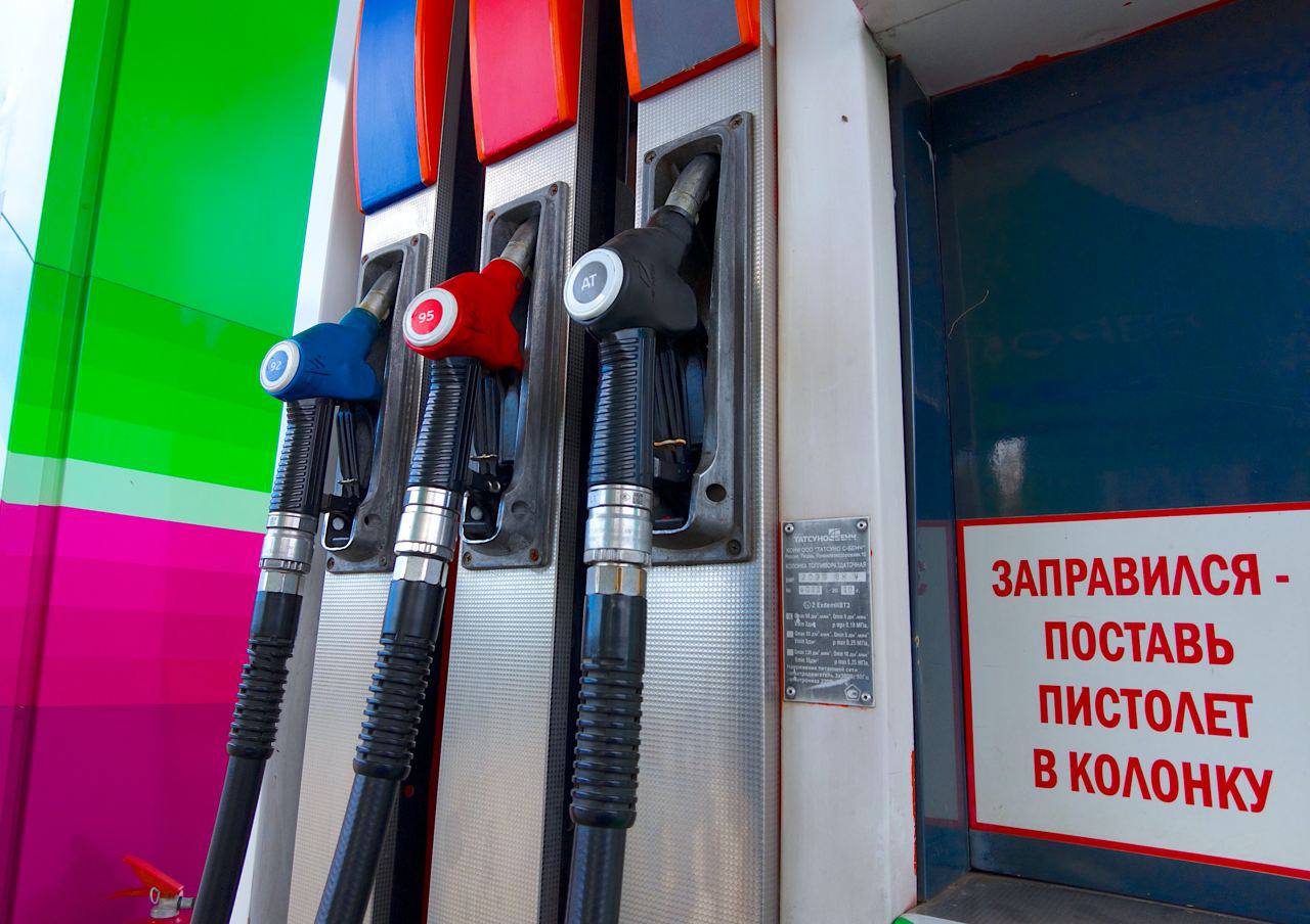 Сколько бензина могут купить челябинцы на зарплату? Регион попал в топ-30 по РФ*1
