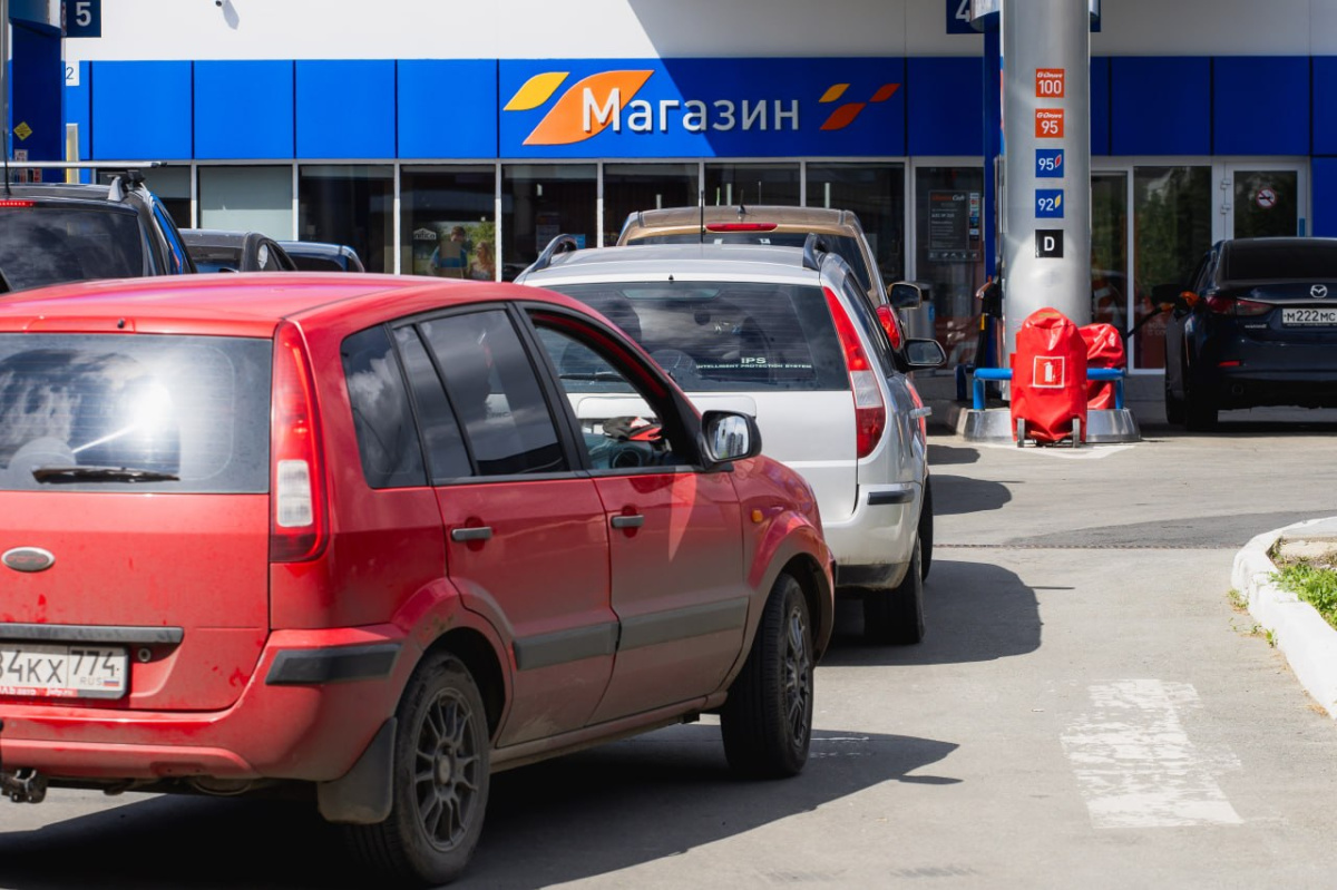 Очереди на АЗС предложили считать уважительной причиной опоздания на работу*