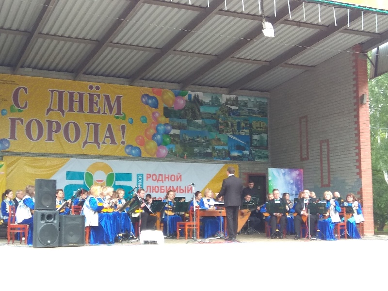 В Челябинске холодная погода не дала выступить оркестру в День города