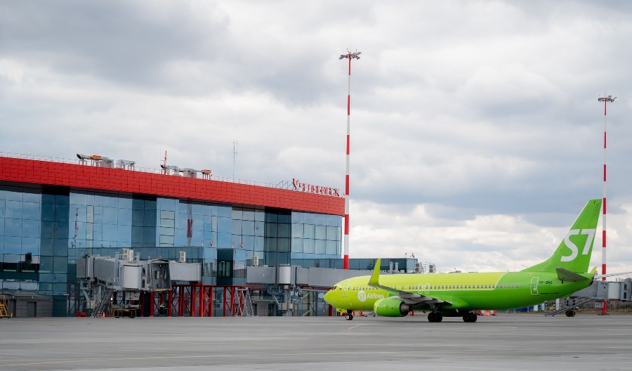 Три самолета до Тюмени экстренно посадили в Челябинске *1
